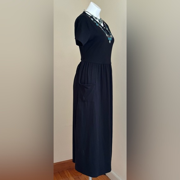 White Sag Black/Blue,White,Tan Floral Embroidered Dress Tie Back Pull Ov… - Picture 6 of 13